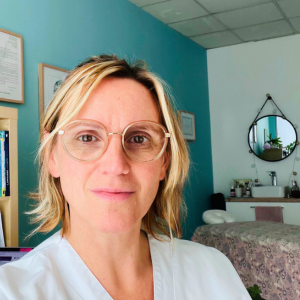 Sandrine Balaguer Bon-Encontre, , Aromathérapie - Olfactothérapie, Exercices respiratoires , Fleurs de Bach, Gemmothérapie, Iridologie , Massages relaxants , Micronutrition, Morphologie , Naturopathie, Hygiène alimentaire et nutrition, Phytothérapie, Réflexologie plantaire, Stages, animations, conférences, Techniques respiratoires