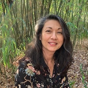 CHRYSTELLE RAMEAU Paris 13, , Aromathérapie - Olfactothérapie, Fleurs de Bach, Iridologie , Massages relaxants , Naturopathie, Réflexologie auriculaire, Reflexologie palmaire, Réflexologie plantaire