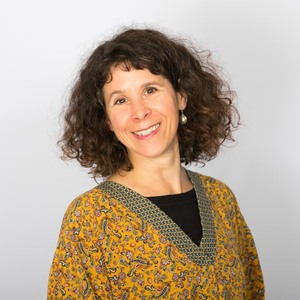 Lætitia Jeanne Saint-Vrain, , Iridologie , Morphologie , Hygiène alimentaire et nutrition, Micronutrition, Aromathérapie - Olfactothérapie, Gemmothérapie, Phytothérapie, Fleurs de Bach, Naturopathie