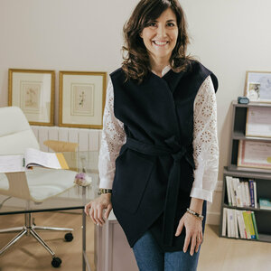 Adrienne Piras Catherin / Cabinet de Naturopathie Charnay, , Hygiène alimentaire et nutrition, Micronutrition, Aromathérapie - Olfactothérapie, Gemmothérapie, Phytothérapie, Bol d’air, Techniques respiratoires, Réflexologie plantaire, Fleurs de Bach, Yoga/méditation/relaxologie , Stages, animations, conférences, Naturopathie, Rééquilibrage énergétique manuel