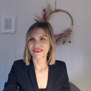 Véronique Geronutti, Naturopathe Miribel, , Iridologie , Morphologie , Hygiène alimentaire et nutrition, Cures de restriction, diète, mono diète et jeûne , Gemmothérapie, Phytothérapie, Bol d’air, Techniques respiratoires, Bains dérivatifs, Massage lymphatique drainant modelant, Fleurs de Bach, Formation et enseignement, Stages, animations, conférences, EFT , Naturopathie