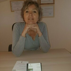 Catherine REY Estrablin, , Iridologie , Morphologie , Hygiène alimentaire et nutrition, Cures de restriction, diète, mono diète et jeûne , Micronutrition, Aromathérapie - Olfactothérapie, Gemmothérapie, Phytothérapie, Exercices respiratoires , Techniques respiratoires, Massages relaxants , Réflexologie plantaire, Fleurs de Bach, Sophrologie, Naturopathie