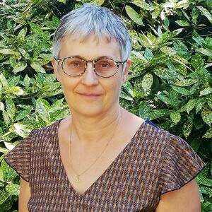 Christine Cadoux Thiais, , Iridologie , Morphologie , Hygiène alimentaire et nutrition, Micronutrition, Aromathérapie - Olfactothérapie, Gemmothérapie, Phytothérapie, Fleurs de Bach, Stages, animations, conférences, Naturopathie