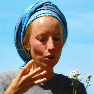 Julia Cattin Aouste-sur-Sye, , Accompagnement du féminin, Accompagnement en périnatalité / grossesse, Aromathérapie - Olfactothérapie, Gemmothérapie, Massages relaxants , Micronutrition, Phytothérapie, Réflexologie plantaire, Stages, animations, conférences, Techniques manuelles