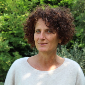 Karine Touralbe Bourg-lès-Valence, , Aromathérapie - Olfactothérapie, Bains dérivatifs, Bol d’air, Exercices respiratoires , Fleurs de Bach, Gemmothérapie, Iridologie , Magnétothérapie, Micronutrition, Hygiène alimentaire et nutrition, Phytothérapie, Réflexologie plantaire, Stages, animations, conférences, Réflexologie auriculaire